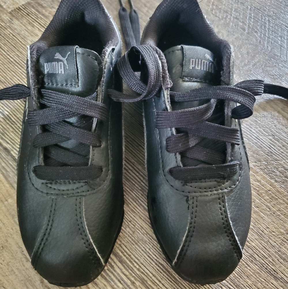 Puma indoor cleats - child 11.5
